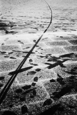 Konrad Hellfeuer footprints analog