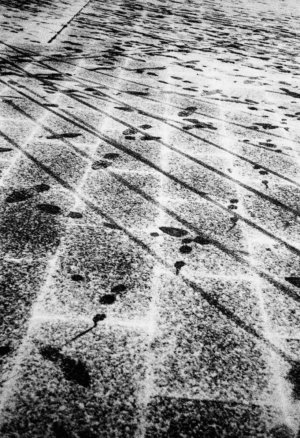 photographer Konrad Hellfeuer footprints film snow